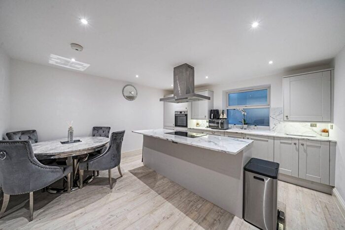 2 Bedroom Maisonette For Sale In Moreton Road, South Croydon, CR2