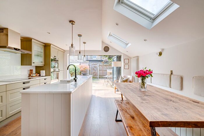 3 Bedroom Terraced House For Sale In Kings Road, SW14