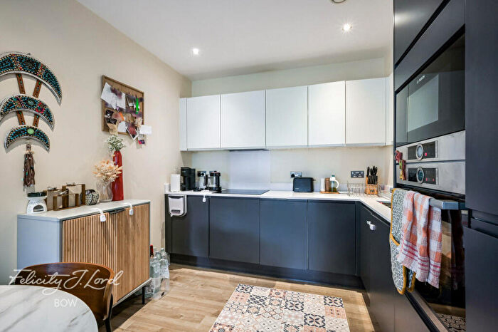 1 Bedroom Apartment For Sale In Rookwood Way, London, E3