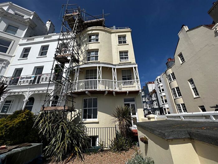 2 Bedroom Flat To Rent In Marine Parade, Brighton, East Sussex, BN2