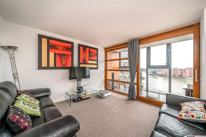 2 Bedroom Apartment To Rent In Lombard Road, London, SW11