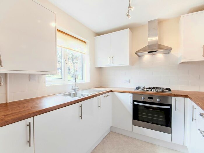 3 Bedroom Semi-Detached House To Rent In Hazelrig Drive, Thame, OX9