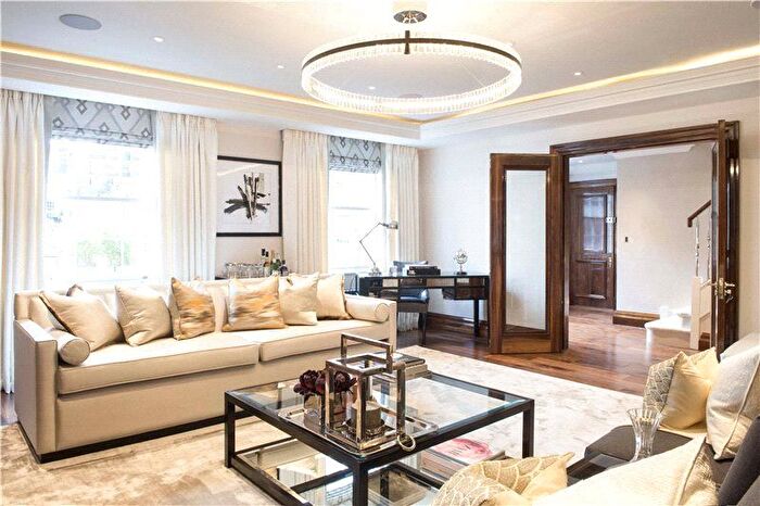 2 Bedroom Flat To Rent In Grosvenor Hill, Mayfair, London, W1K