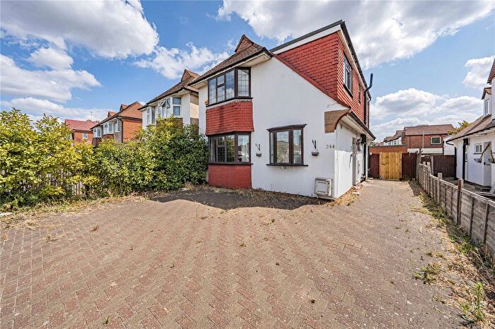 4 Bedroom Link Detached House For Sale In Malden Way, New Malden, KT3