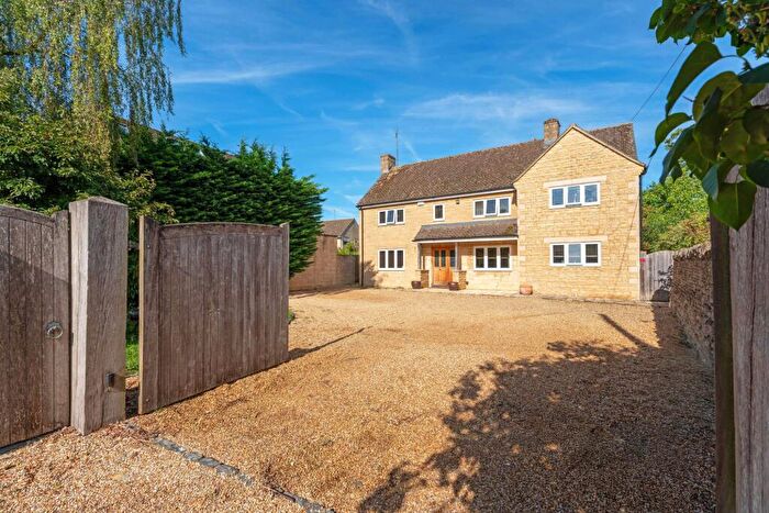 4 Bedroom Detached House For Sale In High Street, Milton-Under-Wychwood, OX7