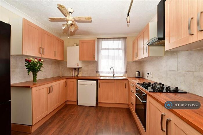 5 Bedroom Terraced House To Rent In Richmond Road, Gillingham, ME7