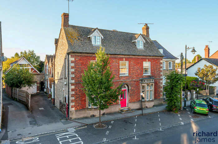 6 Bedroom Detached House For Sale In High Street, Royal Wootton Bassett, SN4