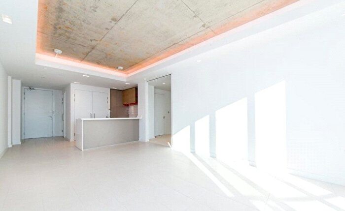 1 Bedroom Flat For Sale In Hoola East Tower, Tidal Basin Road, Canary Wharf, London, E16