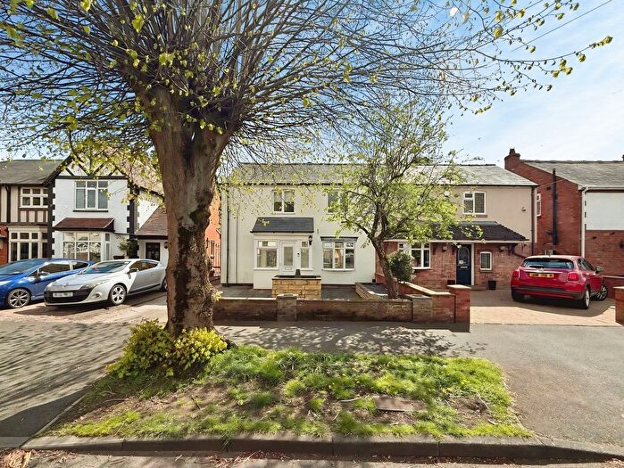 3 Bedroom Semi Detached House For Sale In Aggborough Crescent, Kidderminster, DY10