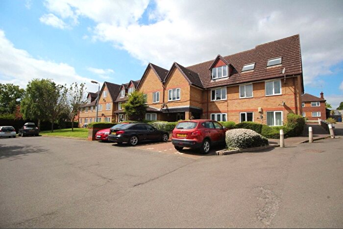 1 Bedroom Flat For Sale In Botany Close, Barnet, Hertfordshire, EN4