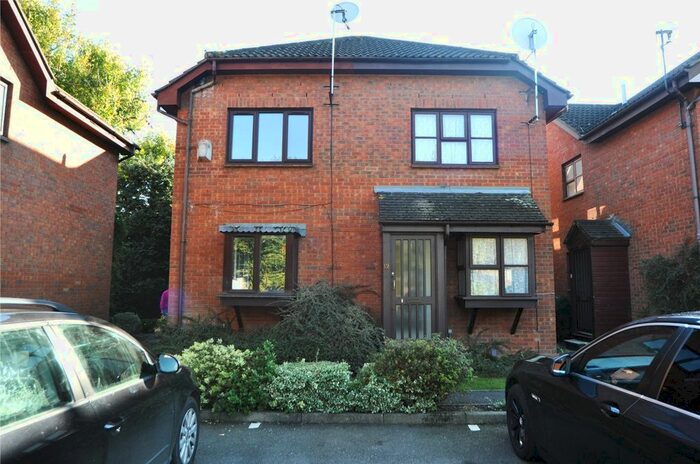 1 Bedroom Detached House To Rent In Hamilton Way, London, N13