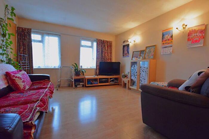 1 Bedroom Flat For Sale In Bladon Gardens, Harrow, HA2