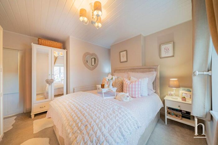 2 Bedroom Cottage For Sale In Sandy Lane, Heswall, CH60