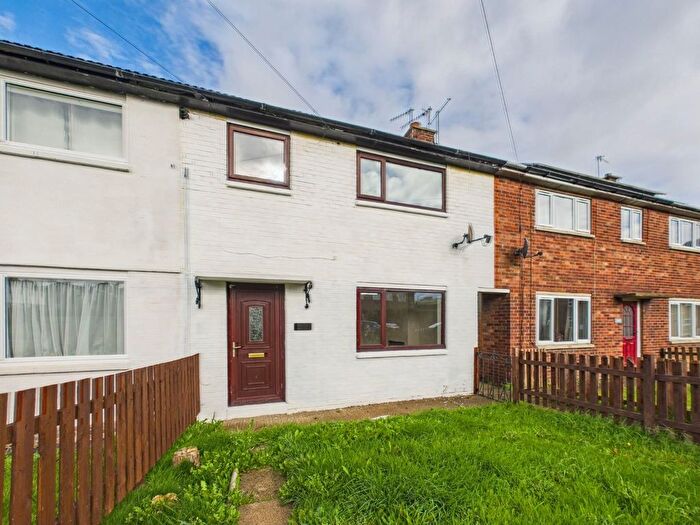 3 Bedroom Town House For Sale In Midway Avenue, Cottingley, BD16