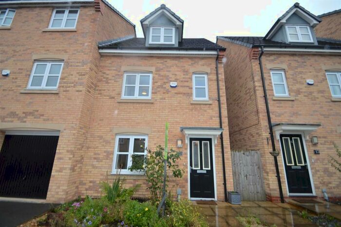 4 Bedroom Semi-Detached House To Rent In Travers Street, Salford, M7