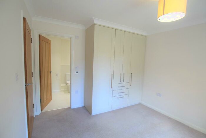 1 Bedroom Flat To Rent In Wayside Court, (), Horley, RH6