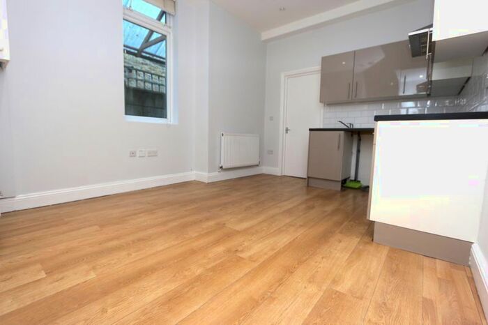 1 Bedroom Flat To Rent In Myddleton Road, London, N22