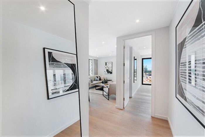 3 Bedroom Apartment To Rent In George Street, Tower Hamlets, London, E14