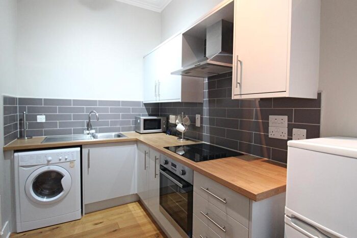 1 Bedroom Flat To Rent In Crown Street, First Floor Right, AB11