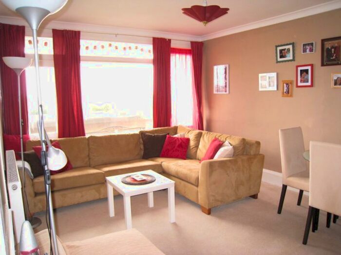 1 Bedroom Flat To Rent In Fontley Way, London, SW15