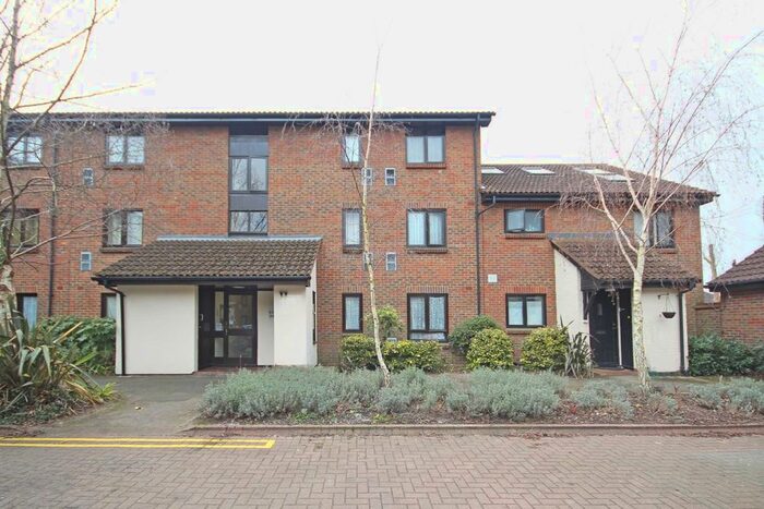2 Bedroom Flat To Rent In Braybourne Drive, Isleworth, TW7