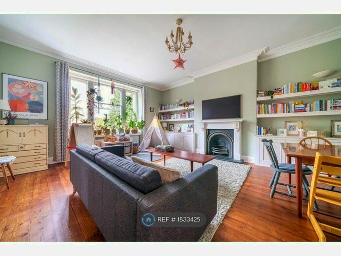 3 Bedroom Flat To Rent In No. Cambridge Park, Bristol, BS6