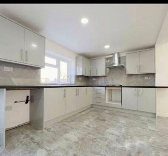 3 Bedroom Semi-Detached House To Rent In Lawn Avenue, Birstall, Leicester, LE4