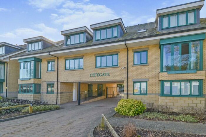 2 Bedroom Flat To Rent In Woodhead Drive, Cambridge, CB4