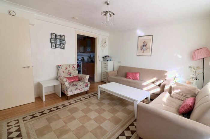 2 Bedroom Flat To Rent In Eastleigh Road, London, E17