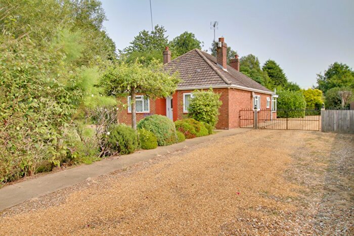 3 Bedroom Detached Bungalow For Sale In Wisbech Road, Tipps End, PE14