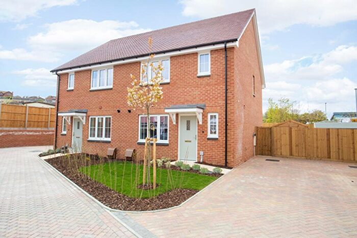 3 Bedroom Semi-Detached House For Sale In Vulcan Close, Whitstable, Kent, CT5