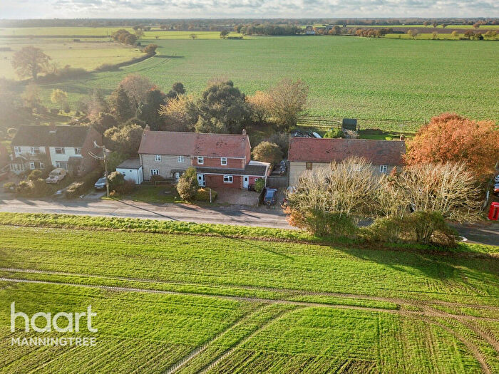3 Bedroom Semi-Detached House For Sale In Shop Road, Manningtree, CO11