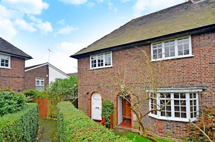 2 Bedroom Flat To Rent In Neale Close, London, N2