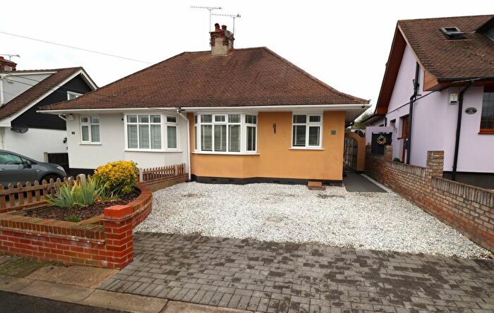 2 Bedroom Semi-Detached Bungalow To Rent In Oakwood Road, Rayleigh, SS6
