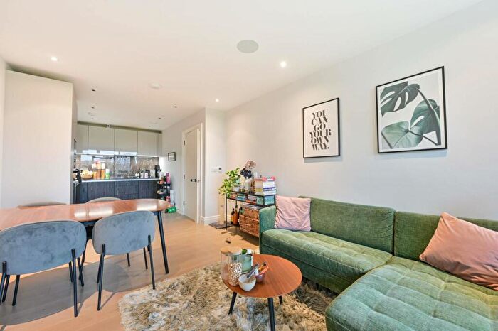 2 Bedroom Flat To Rent In Kilburn High Road, West Hampstead, London, NW6