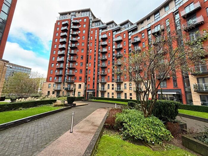 2 Bedroom Flat For Sale In Gotts Road, Leeds, LS12