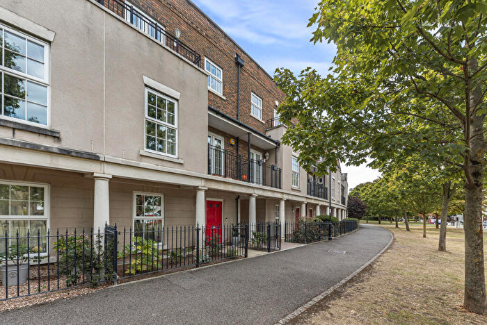 4 Bedroom Town House For Sale In Liverymen Walk, Greenhithe, DA9