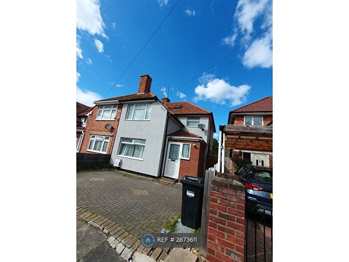 4 Bedroom Semi-Detached House To Rent In Wellington Ave, Hounslow, TW3
