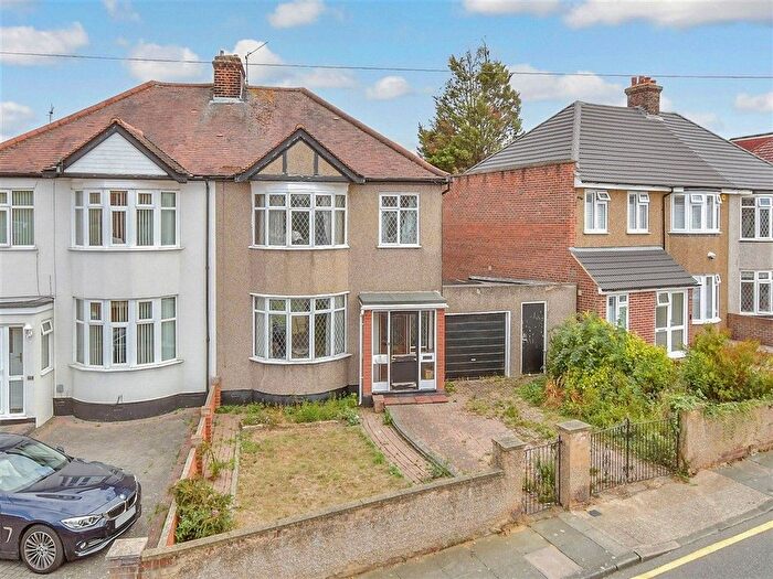 3 Bedroom Semi-Detached House For Sale In Darwin Road, Welling, Kent, DA16