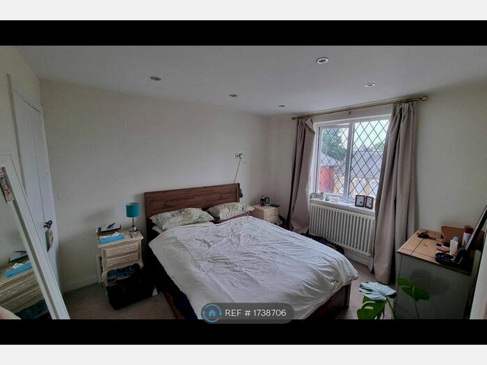2 Bedroom Maisonette To Rent In Leyton, London, E10
