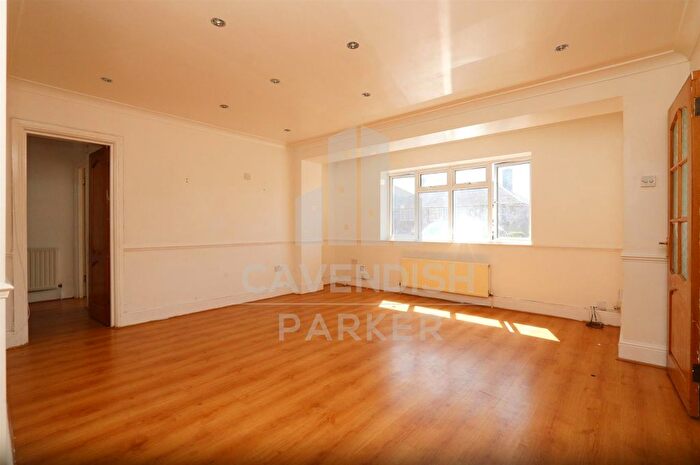 4 Bedroom Property To Rent In Brocket Way, Chigwell, Redbridge, IG7