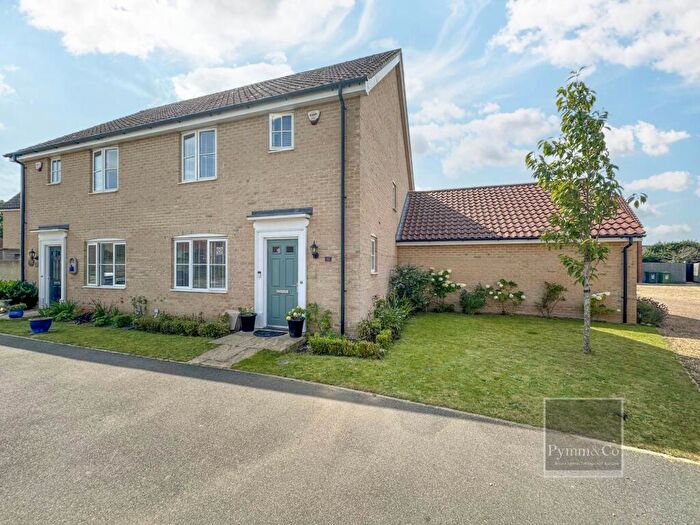 3 Bedroom Semi-Detached House For Sale In Hornbeam Road, North Walsham, NR28