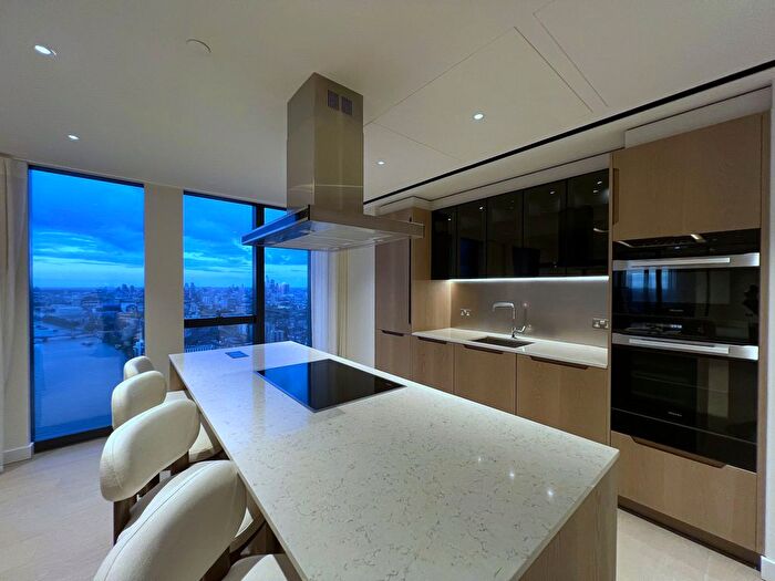 3 Bedroom Flat To Rent In River Park Tower, London, SW8