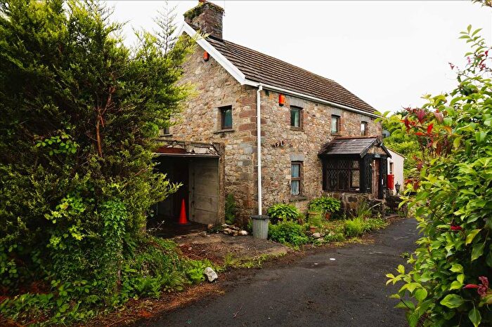 3 Bedroom Property For Sale In Fferm Cwm Y Glo, Carmarthen Road, Cross Hands, Llanelli, SA14