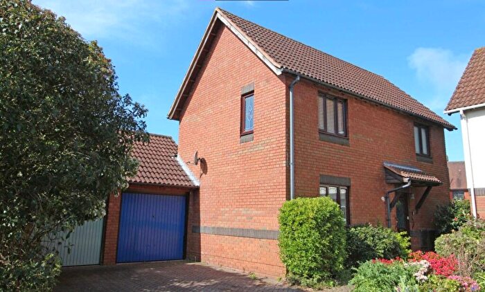 2 Bedroom Detached House For Sale In Fernglade, New Milton, Hampshire, BH25