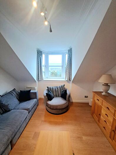 2 Bedroom Flat To Rent In Crown Terrace, Top Floor, City Centre, Aberdeen, AB11