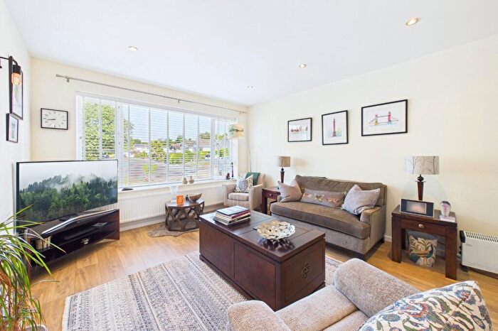 3 Bedroom Bungalow For Sale In Okeford Road, Broadstone, Dorset, BH18 - Photo 2