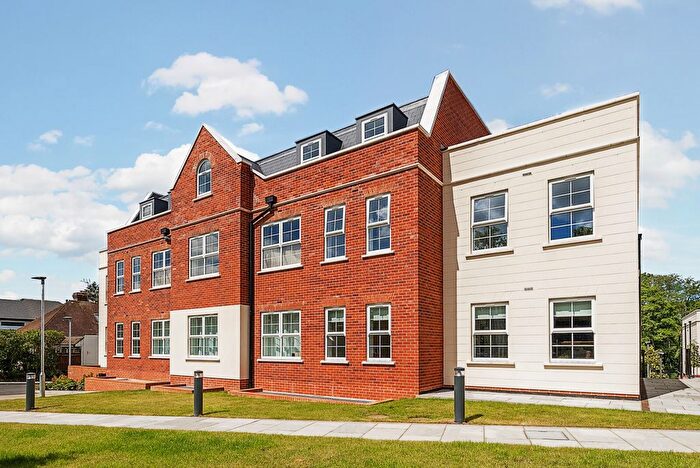 1 Bedroom Flat To Rent In Jubilee Gardens, Weybridge, KT13