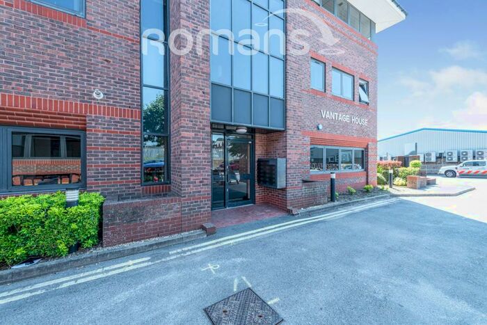 2 Bedroom Apartment To Rent In Vantage House Hook, RG27