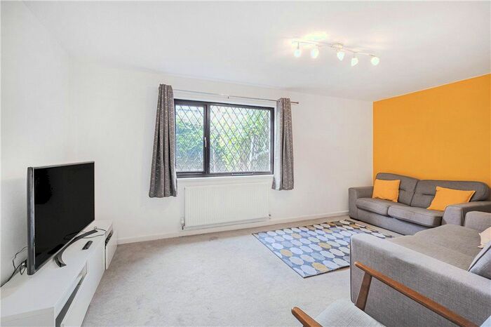 3 Bedroom Terraced House To Rent In Burbage Close, London, SE1